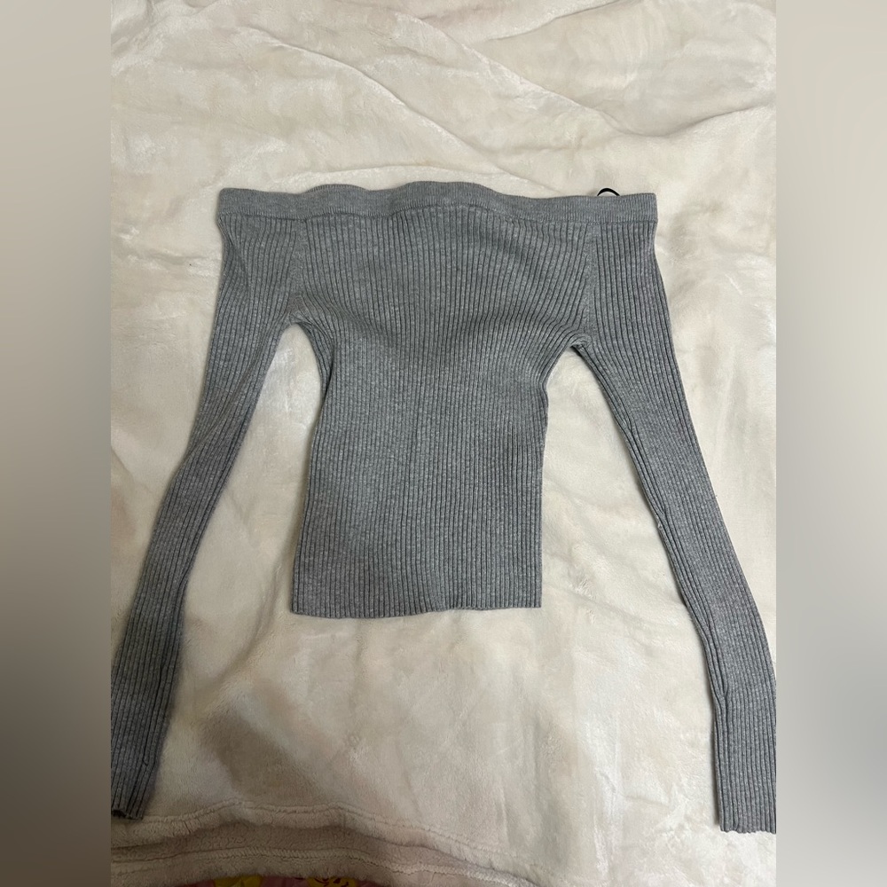Gray top